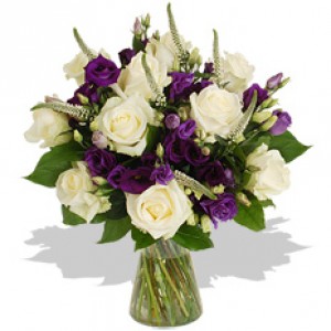 buchet-trandafiri-si-lisianthus